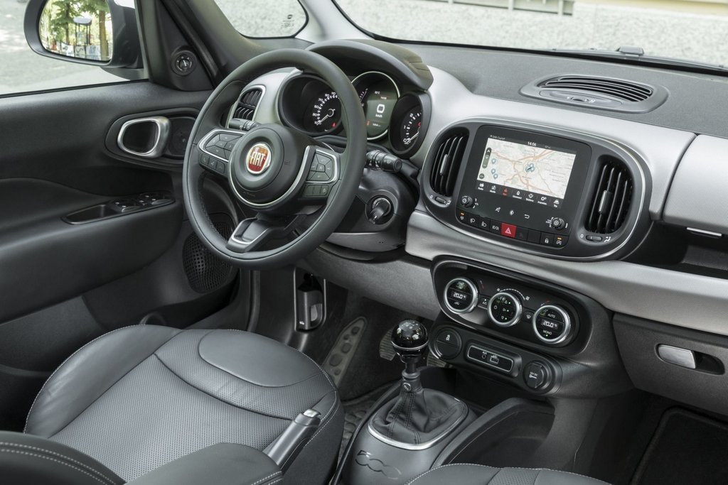 Test av den kompakta minibussen Fiat 500L
