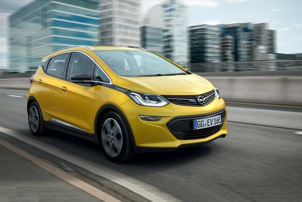 Test av den elektriska kompakta halvkombin Opel Ampera-e