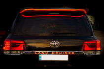 Toyota Land Cruiser 200 2007–2021 Spoiler FullLed (2016+) foto 2