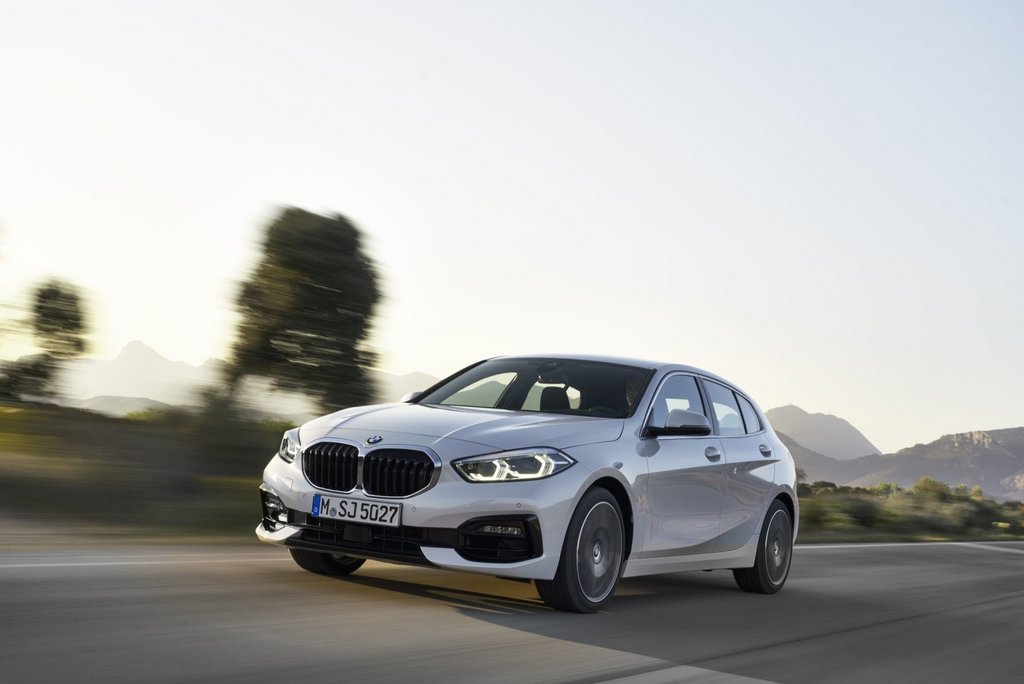 Tredje generationen av den kompakta halvkombin BMW 1 Series