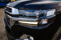 Toyota Land Cruiser 200 2007–2021 Strålkastarögonlock med LED (2016↗) foto 4
