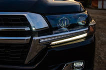 Toyota Land Cruiser 200 2007–2021 Strålkastarögonlock med LED (2016↗) foto 5