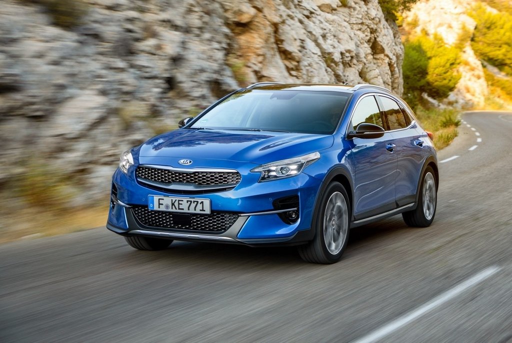 Recension av KIA Xceed, en halvkombi med högre markfrigång