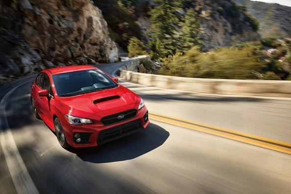 Uppdaterad sportig sedan Subaru WRX