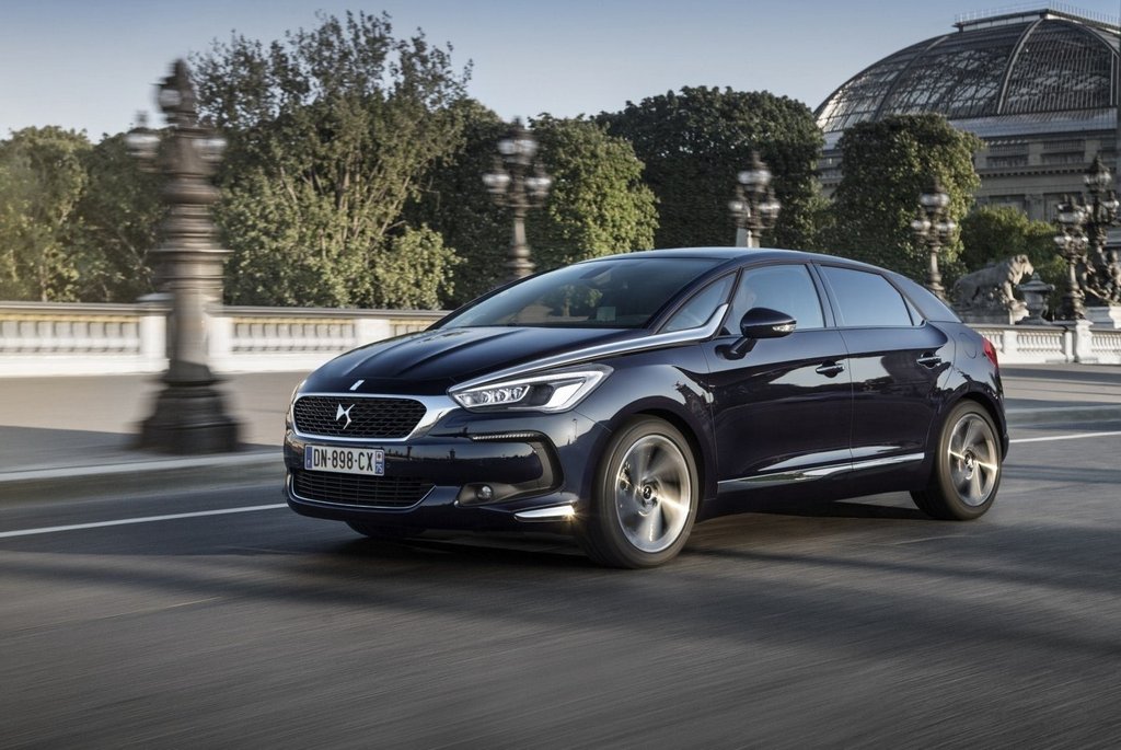 Uppdaterad femdörrars halvkombi Citroen DS5