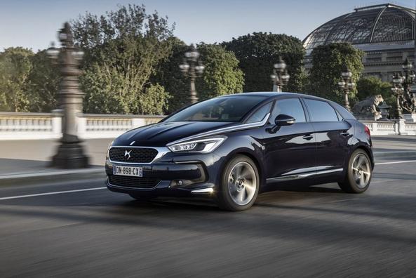 Uppdaterad femdörrars halvkombi Citroen DS5