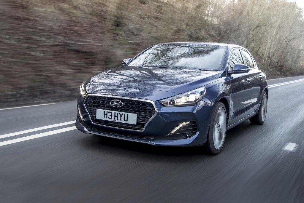 Test av den kompakta liftbacken Hyundai i30 Fastback