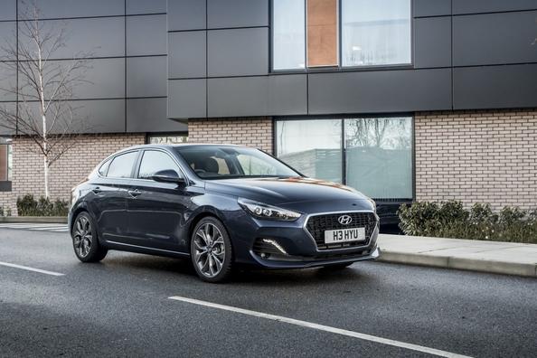 Test av den kompakta liftbacken Hyundai i30 Fastback