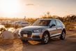 Andra generationen av den kompakta crossovern Audi Q5 foto 1