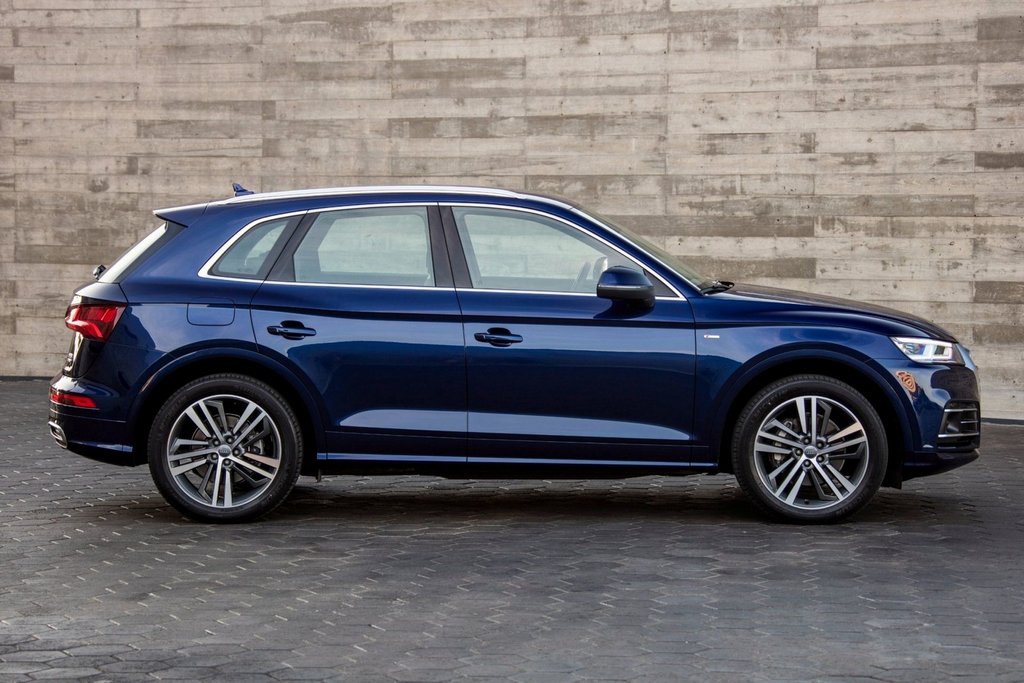 Andra generationen av den kompakta crossovern Audi Q5