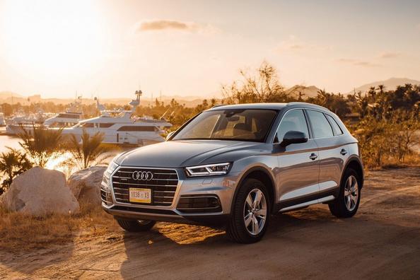 Andra generationen av den kompakta crossovern Audi Q5