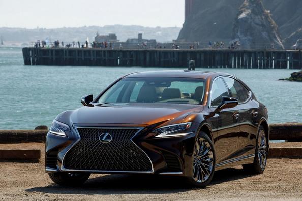 Lyxsedanen Lexus LS 500 i fullstorlek
