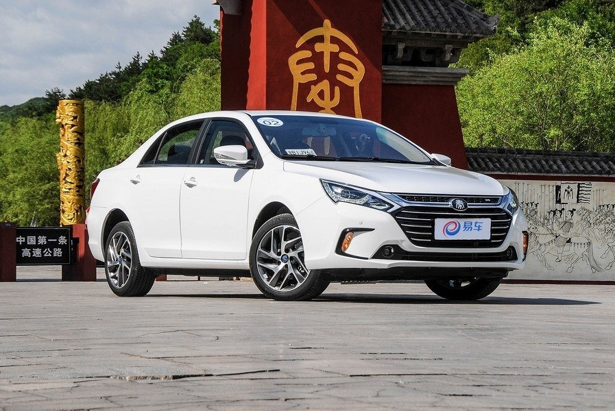 Test av hybridsedanen BYD Qin 100