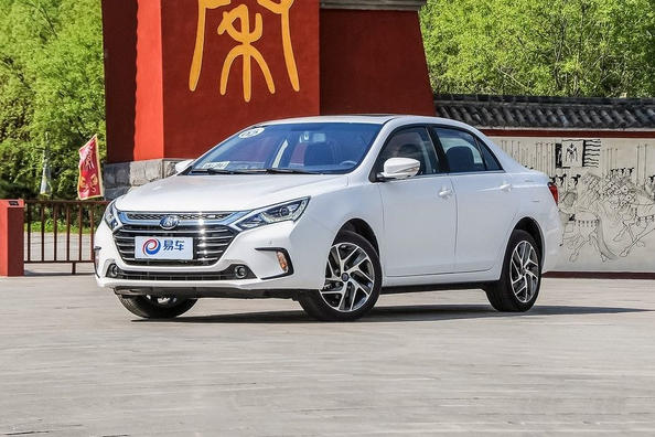 Test av hybridsedanen BYD Qin 100