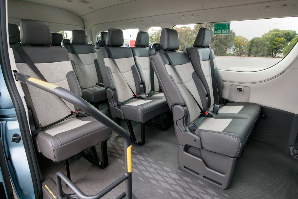 Test av nya generationens Toyota Hiace minibuss