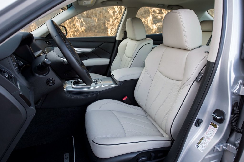 Test av premiumsedanen Infiniti Q70