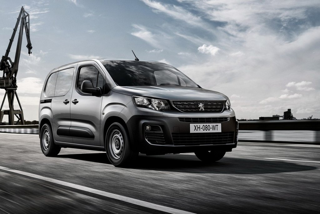 Recension av den kompakta skåpbilen Peugeot Partner