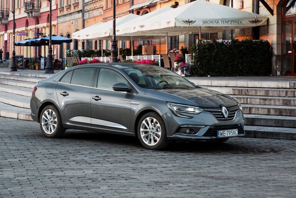 Test av Renault Megane sedan i fjärde generationen