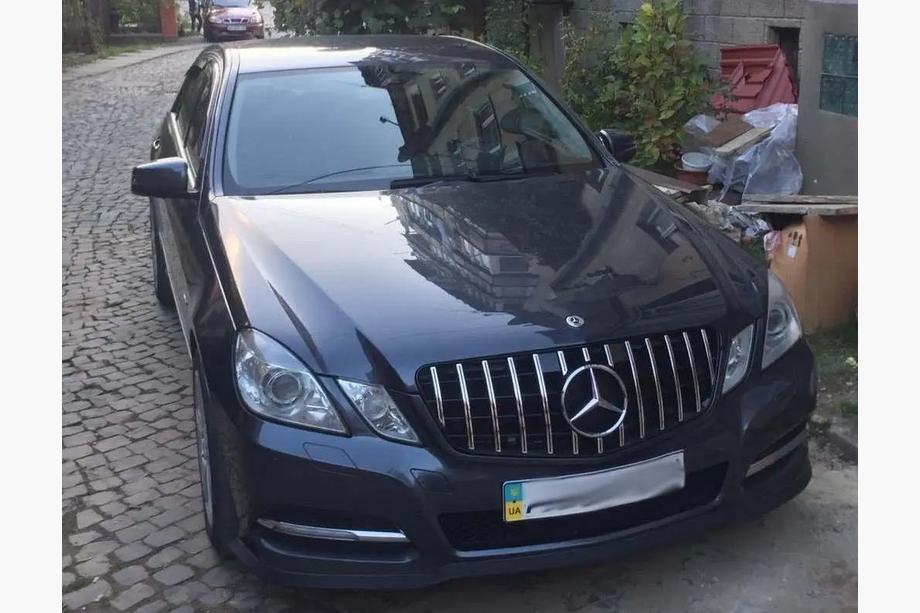Mercedes E-class W212 2009–2016 Frontgrill GT Panamericana (2009-2012) Image