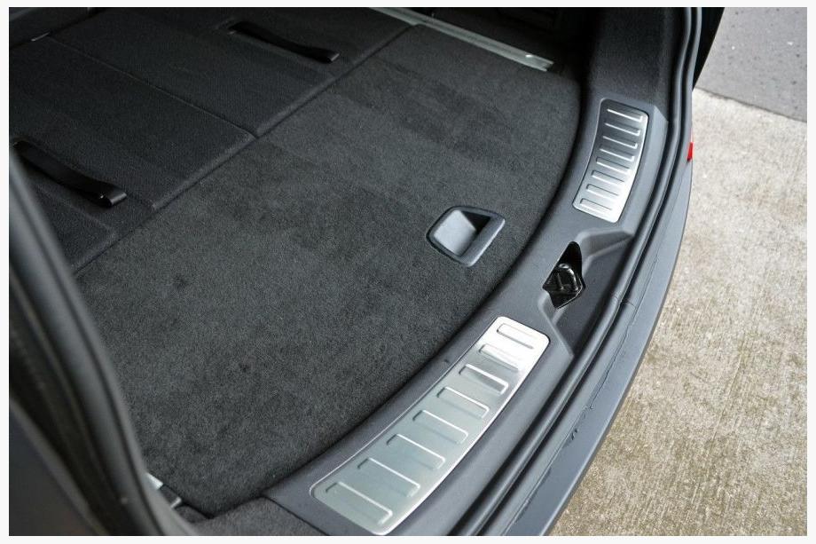 Land Rover Discovery Sport 2014– Tröskelskydd bak (2 st, rostfritt stål) Image