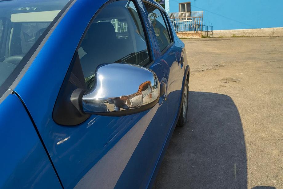 Renault Sandero 2013–2022 Spegelskåpor (2 st, rostfritt stål) Foto 1