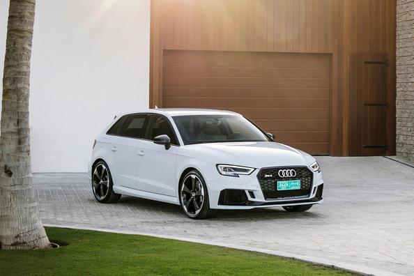 Test av den laddade fyrhjulsdrivna halvkombin Audi RS3 Sportback