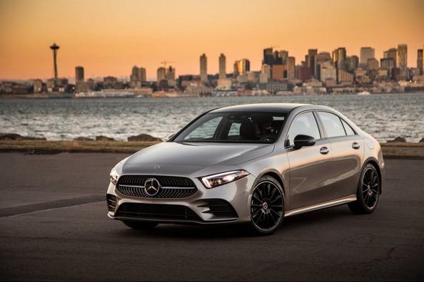 Test av den kompakta modellen Mercedes-Benz A-Class Sedan