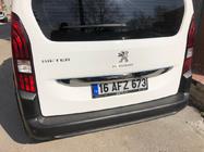 Peugeot Partner/Rifter 2019– Rostfri list ovanför registreringsskylten foto 2