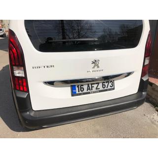 Rostfri list ovanför registreringsskylten foto 2