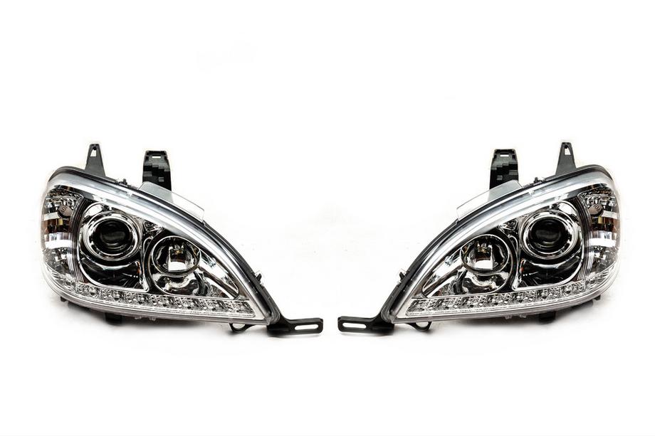 Mercedes ML W163 1997–2005 Framstrålkastare (2 st) Mörk Image