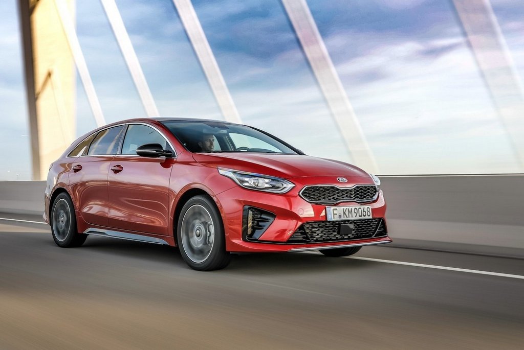 Test av den kompakta kombin KIA ProCeed