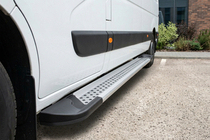 Nissan NV400 2010–2024 Sidosteg New Vision Grey (2 st, aluminium) foto 1
