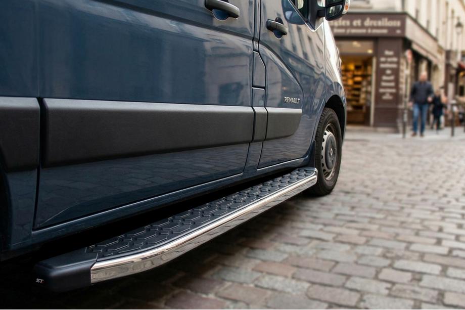 Renault Master 2011–2023 Sidotrösklar BlackLine (2 st, aluminium) Image