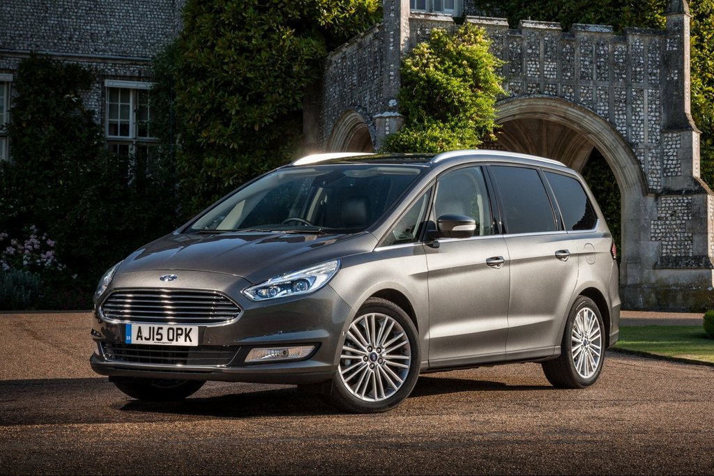 Sjösitsig minibuss Ford Galaxy i tredje generationen