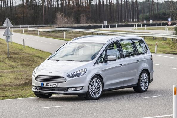 Sjösitsig minibuss Ford Galaxy i tredje generationen