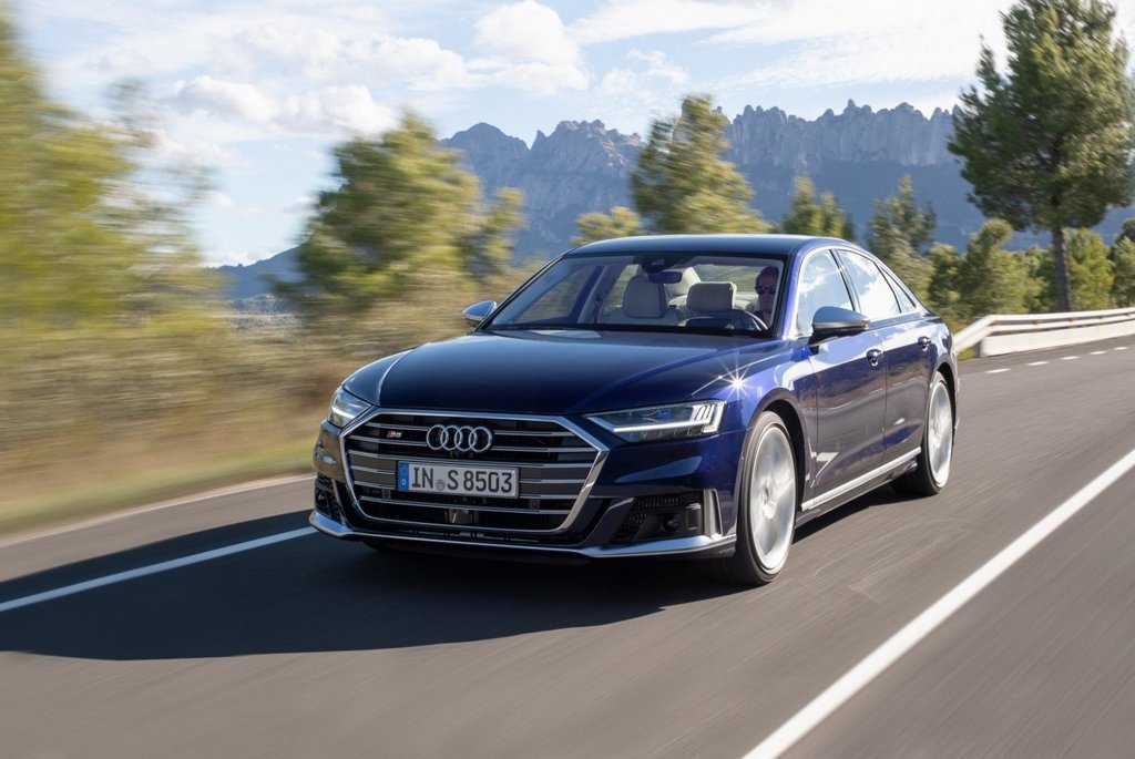 Sportig lyxsedan Audi S8