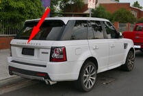 Range Rover Sport 2005–2013 Bakre list ovanför registreringsskylten (grå) foto 1