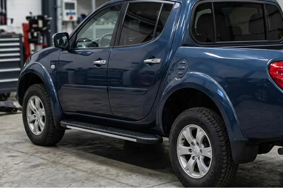 Mitsubishi L200 2006–2015 Sidosteg Bosphorus Grey (2 st, aluminium) Image