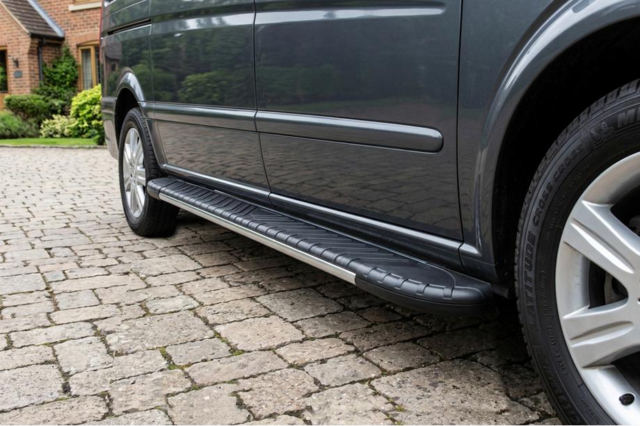 Mercedes Viano 2004–2014 Sidosteg Bosphorus Grey (2 st, aluminium) Lång hjulbas Image