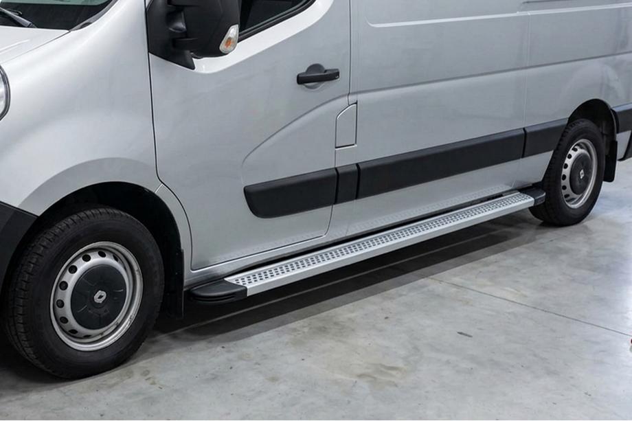 Nissan NV400 2010–2024 Sidosteg Maya V2 (2 st, aluminium) Image