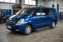 Hyundai H300, H1, Starex 2008–2020 Sidosteg RedLine V1 (2 st, aluminium) foto 1