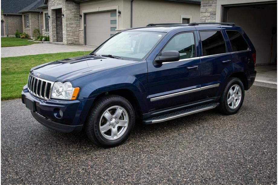 Jeep Grand Cherokee WK 2004–2010 Sidosteg BlackLine (2 st, aluminium) Image