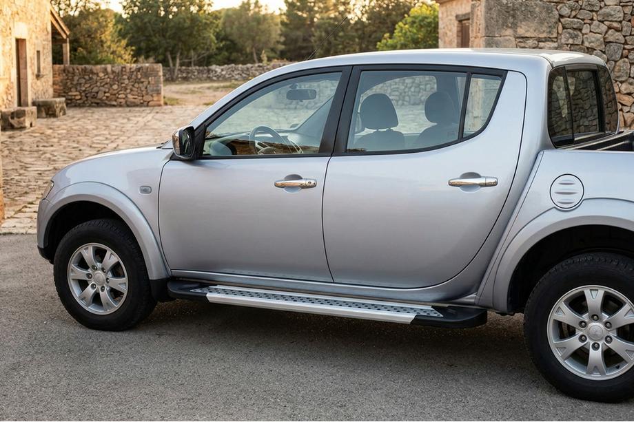 Mitsubishi L200 2015–2024 Sidosteg New Vision Grey (2 st, aluminium) Image