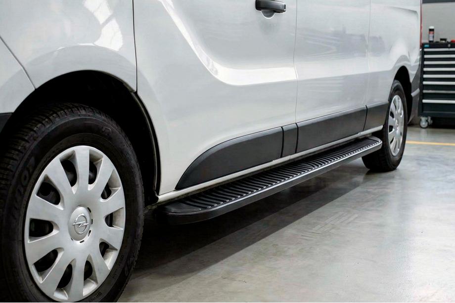 Opel Vivaro 2001–2015 Sidosteg Tayga Black (2 st, aluminium) Image