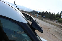 Fiat Doblo II 2010–2022 Vindrutespoiler (svart blank, 5 mm) foto 6