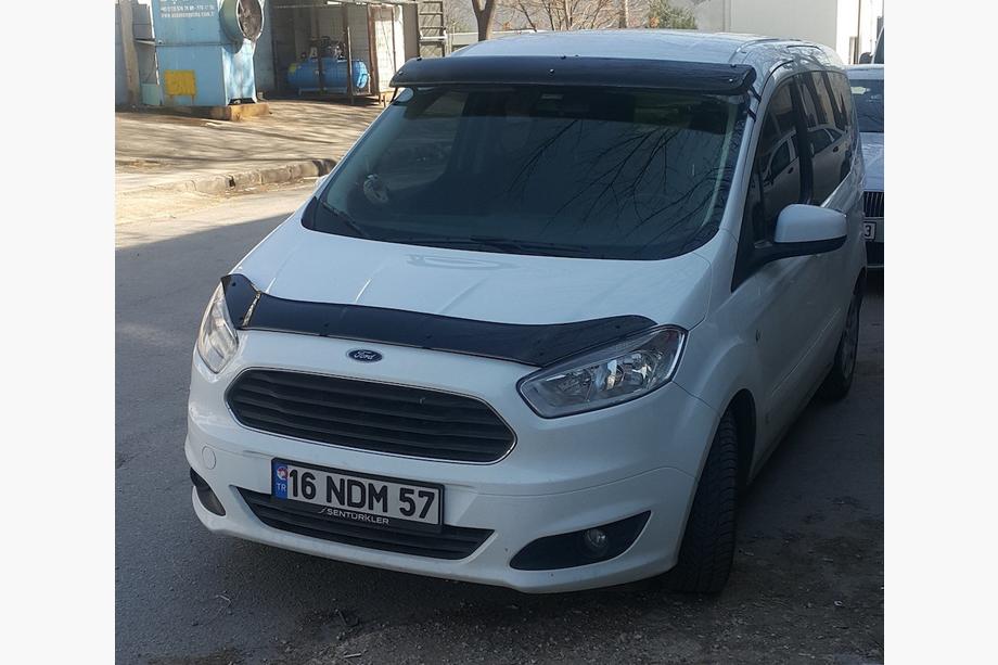 Ford Courier 2014–2023 Vindrutespoiler (svart blank, 5 mm) Foto 2