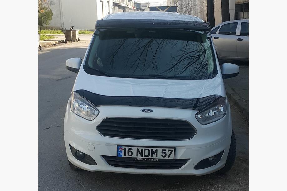 Ford Courier 2014–2023 Vindrutespoiler (svart blank, 5 mm) Foto 3