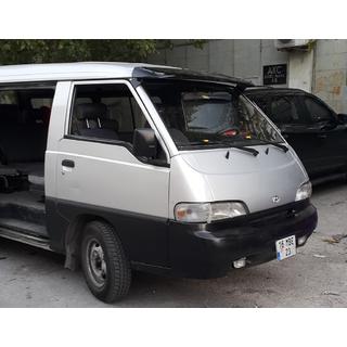 Vindrutespoiler (svart blank, 5 mm) Hyundai H100 foto 2