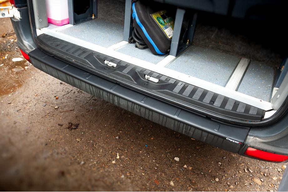 Volkswagen Crafter 2006–2016 Bakre stötfångarskydd EuroCap (ABS) Foto 2