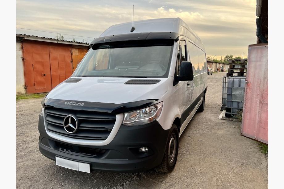 Mercedes Sprinter W907/W910 2018– Vindrutespoiler (svart blank, 5 mm) Foto 3